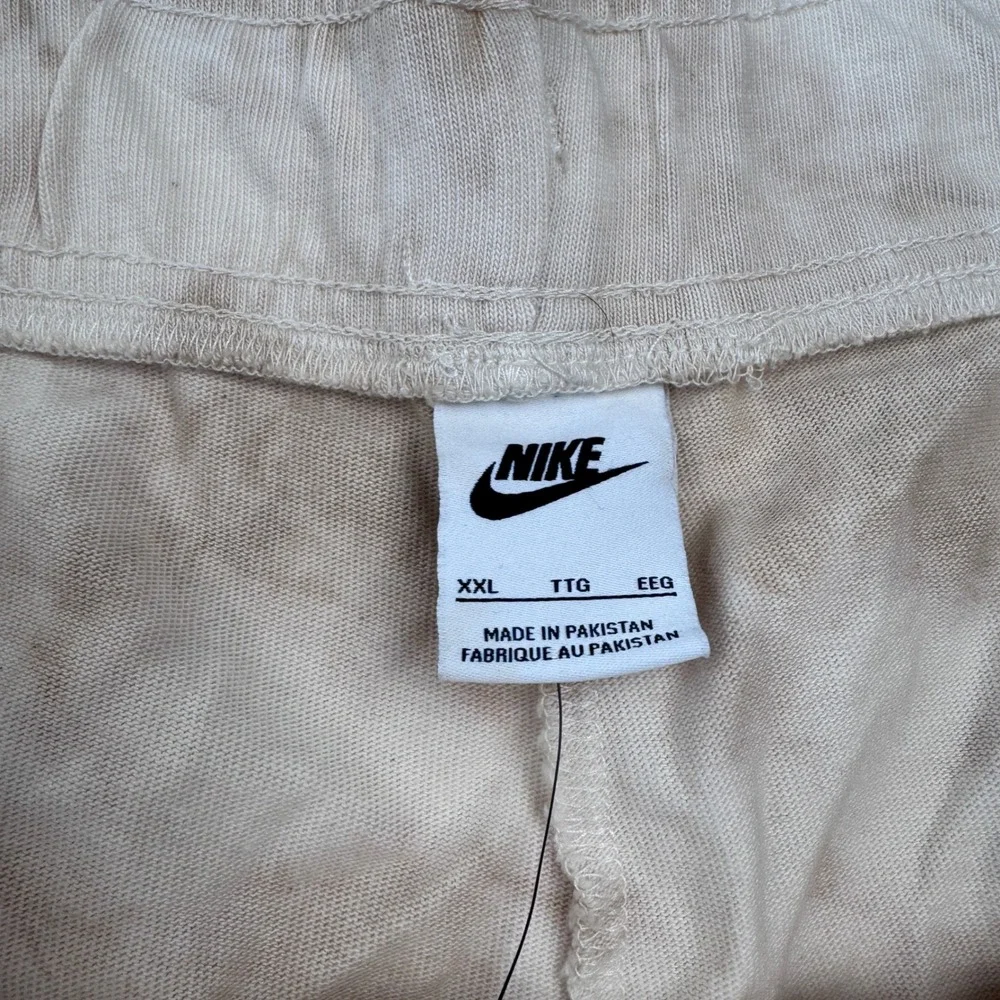 NEW Nike Women's XXL Loose Fit Mid Rise Tan Shorts